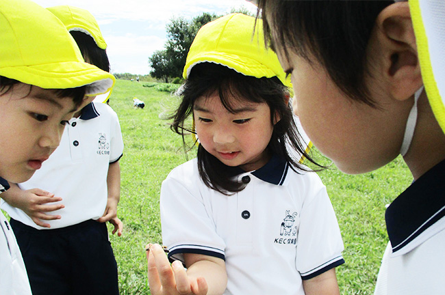 子どもたちが自ら考え、自ら目標を立てる(=チャレンジ精神)を育むことができるような気づきを与えるための声掛けを行います。