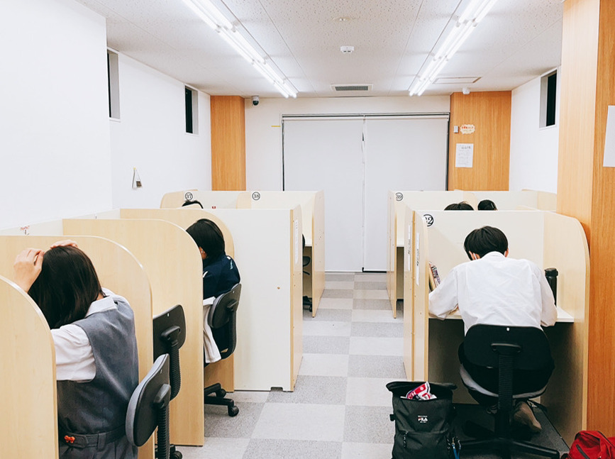 生駒教室 (近鉄「生駒駅」) の自習室1