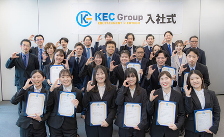 【2026年度 入社式速報】あべのハルカスで11名が門出！経営陣へ挑む「給与プレゼン」で幕開け