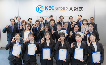 【2026年度 入社式速報】あべのハルカスで11名が門出！経営陣へ挑む「給与プレゼン」で幕開け